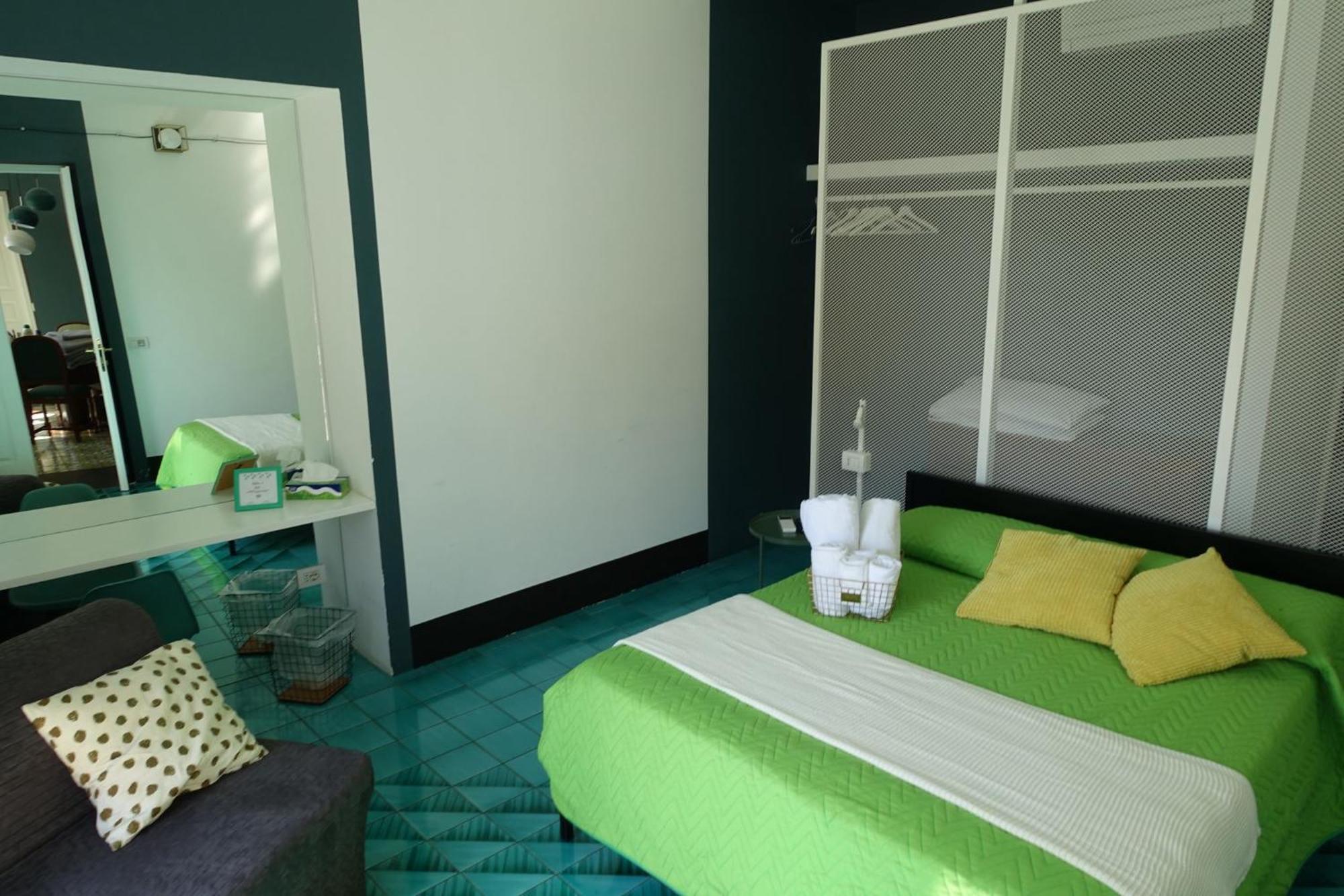 Ninina Boutique Suites Salerno Exterior photo